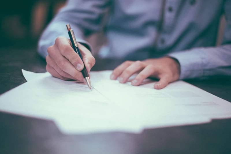 Mandatory information in e-mail signature
