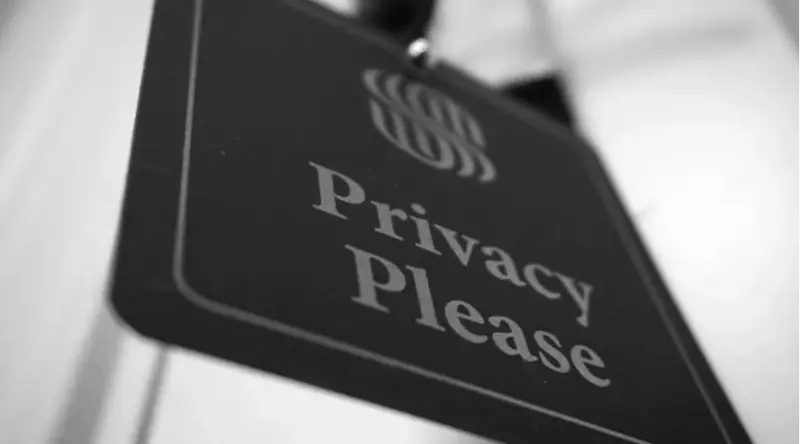 "privacy please" sign